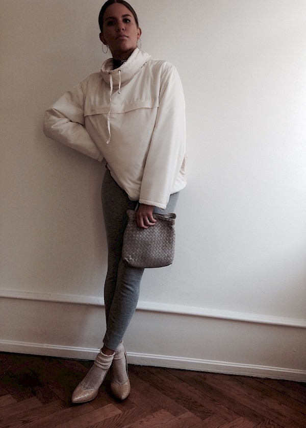 Vintage MCM Ski Jacket Windbreaker pearl valtherm insulated pull kangaroo pocket Vintage Bottega Veneta small bag taupe